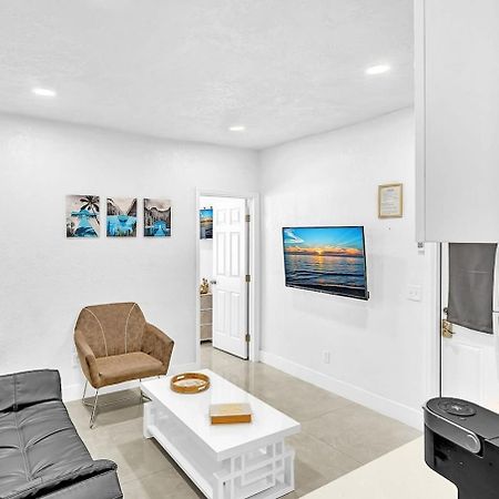 Boutique One Bdrm Close To Aventura Mall & Beach Hallandale Beach Bagian luar foto