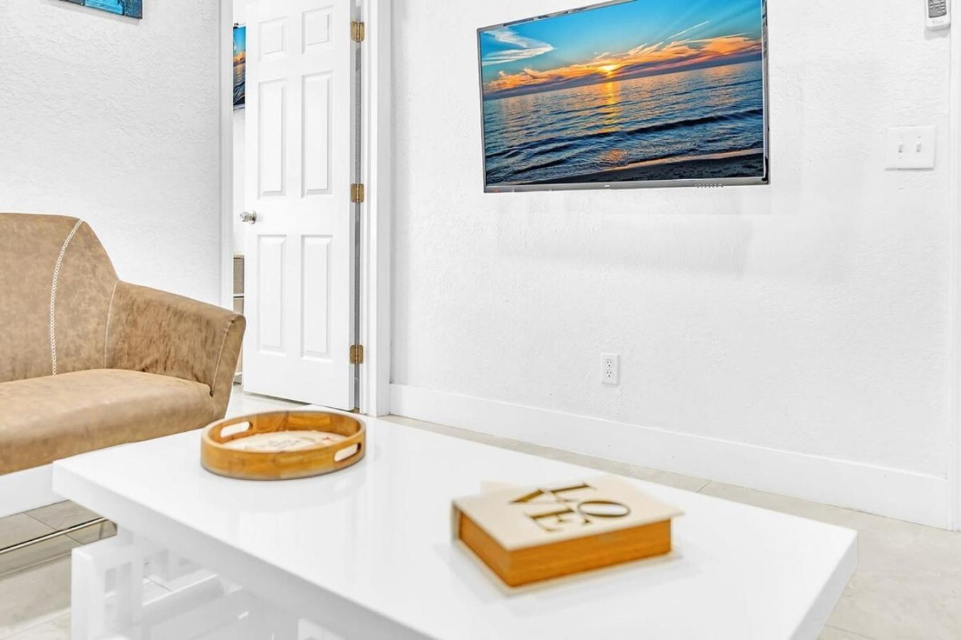 Boutique One Bdrm Close To Aventura Mall & Beach Hallandale Beach Bagian luar foto
